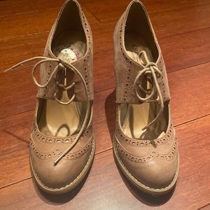Crown vintage Heeled open tie Oxford style shoes